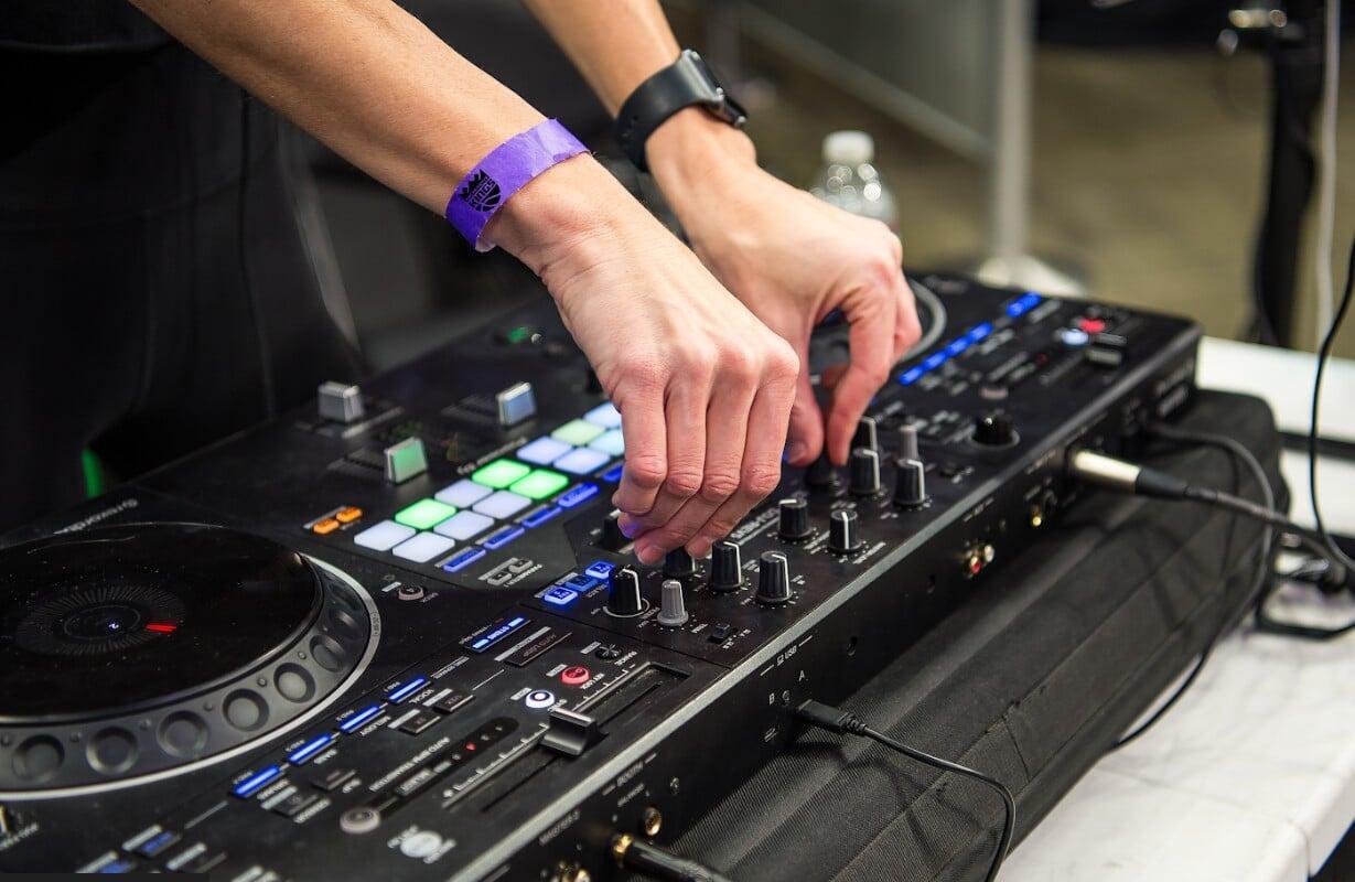 Mixing with the Kings